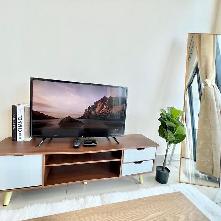A 1-4 Pax Cozy Studio Tv Box Pool 100Mps Wifi 3 Bed Trefoil Setia Alam Eksteriør billede
